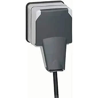 2-pole socket outlet with lockable cover, IP66 | Indufarm